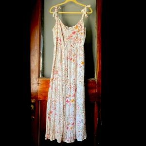 Adorable floral print dress. Perfect for summer of fall with a Jean jacket!